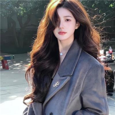 戴脚镣的女孩